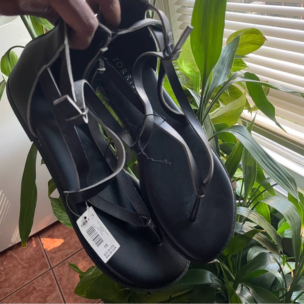 Torrid Black Strappy T‑Bar Sandals